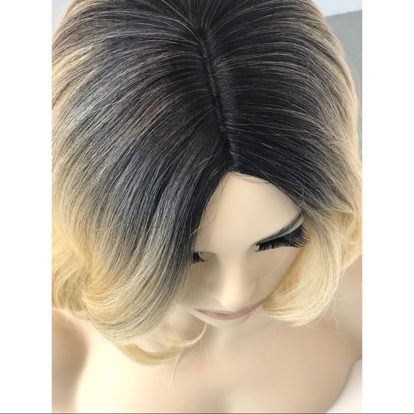 30" Side Part Golden Blonde Wavy Wig | Ariana - Picture 5 of 5